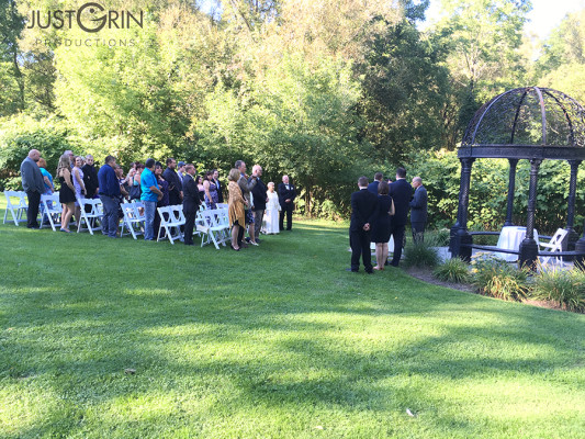 Outdoor_Wedding_Ceremony_Valley_Elm_Hurst_Inn